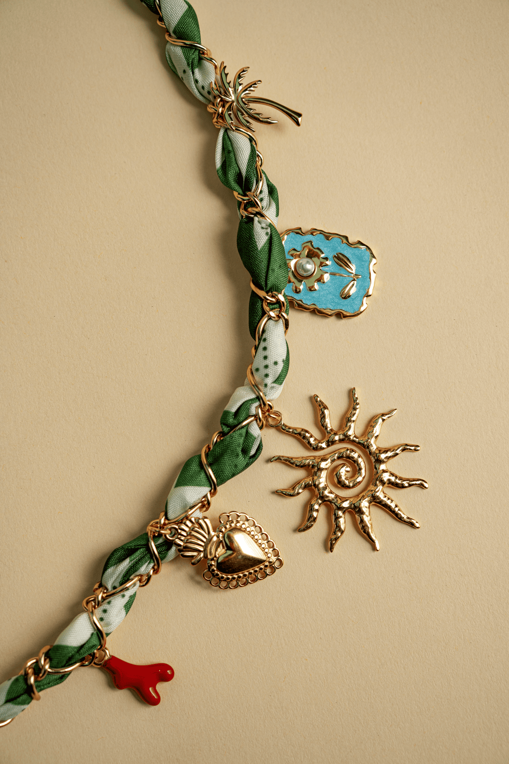 Collier Aveline